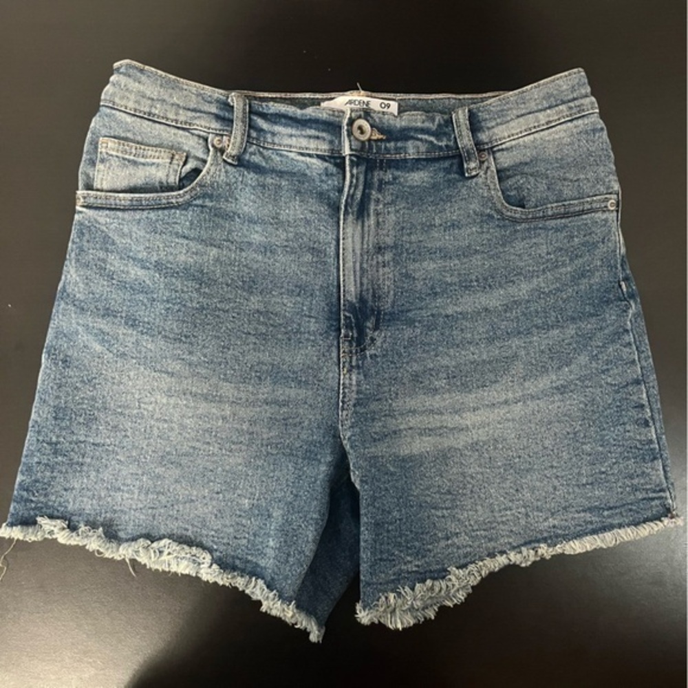 Boyfriend Regular Rise Raw Hem Medium Wash Jean Denim Shorts